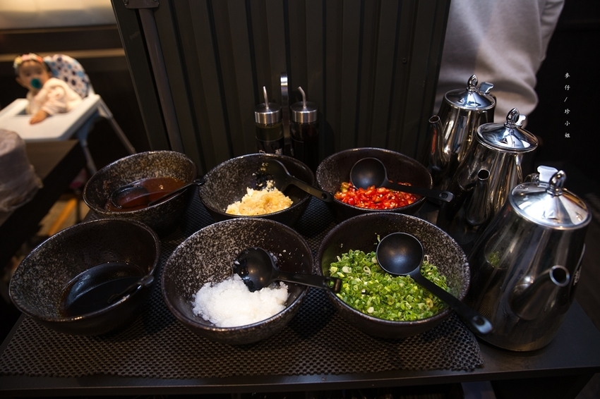 【板橋美食】粉享喫鍋～河粉x火鍋x熱炒｜越南『越式鐵帽鍋』強勢登台～親民價位人多人少吃鍋都能很滿足｜板橋新埔捷運站美食