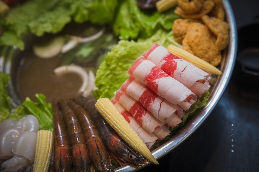 【板橋美食】粉享喫鍋～河粉x火鍋x熱炒｜越南『越式鐵帽鍋』強勢登台～親民價位人多人少吃鍋都能很滿足｜板橋新埔捷運站美食