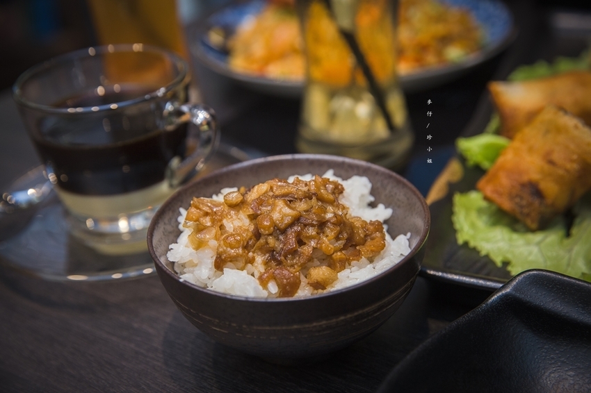 【板橋美食】粉享喫鍋～河粉x火鍋x熱炒｜越南『越式鐵帽鍋』強勢登台～親民價位人多人少吃鍋都能很滿足｜板橋新埔捷運站美食