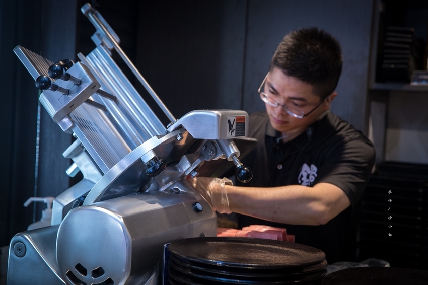 【板橋美食】粉享喫鍋～河粉x火鍋x熱炒｜越南『越式鐵帽鍋』強勢登台～親民價位人多人少吃鍋都能很滿足｜板橋新埔捷運站美食