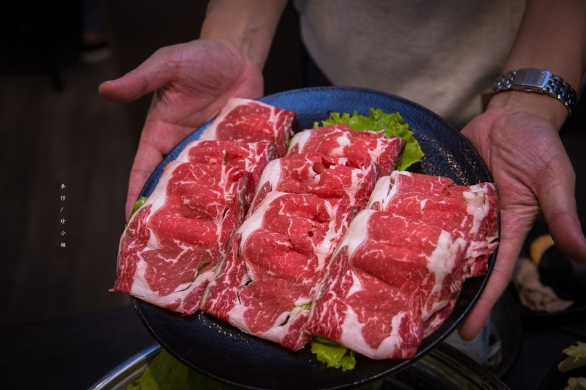 【板橋美食】粉享喫鍋～河粉x火鍋x熱炒｜越南『越式鐵帽鍋』強勢登台～親民價位人多人少吃鍋都能很滿足｜板橋新埔捷運站美食