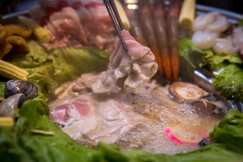 【板橋美食】粉享喫鍋～河粉x火鍋x熱炒｜越南『越式鐵帽鍋』強勢登台～親民價位人多人少吃鍋都能很滿足｜板橋新埔捷運站美食