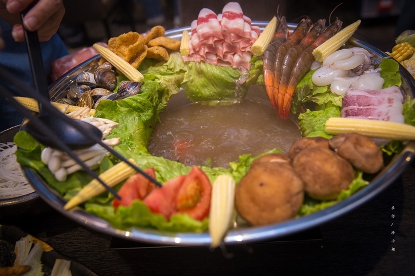 【板橋美食】粉享喫鍋～河粉x火鍋x熱炒｜越南『越式鐵帽鍋』強勢登台～親民價位人多人少吃鍋都能很滿足｜板橋新埔捷運站美食