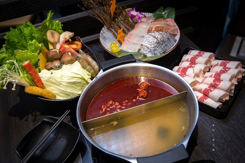 【板橋美食】粉享喫鍋～河粉x火鍋x熱炒｜越南『越式鐵帽鍋』強勢登台～親民價位人多人少吃鍋都能很滿足｜板橋新埔捷運站美食