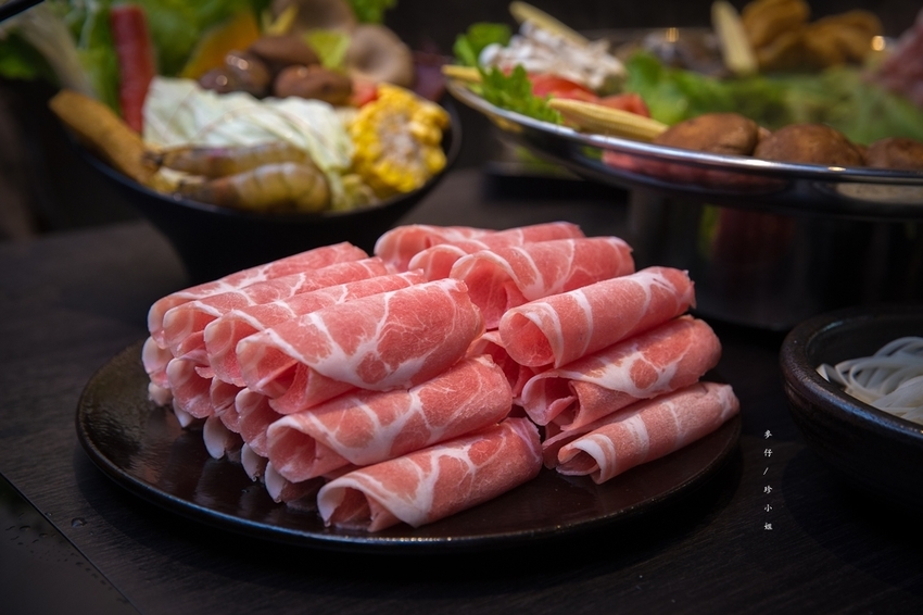 【板橋美食】粉享喫鍋～河粉x火鍋x熱炒｜越南『越式鐵帽鍋』強勢登台～親民價位人多人少吃鍋都能很滿足｜板橋新埔捷運站美食