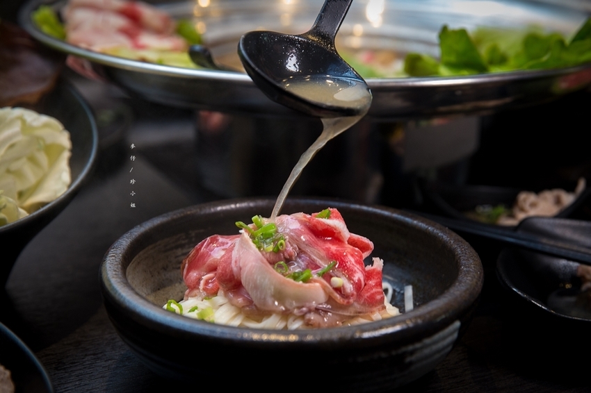 【板橋美食】粉享喫鍋～河粉x火鍋x熱炒｜越南『越式鐵帽鍋』強勢登台～親民價位人多人少吃鍋都能很滿足｜板橋新埔捷運站美食