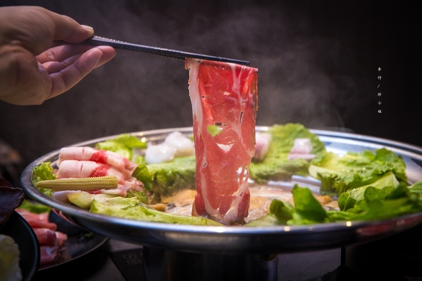 【板橋美食】粉享喫鍋～河粉x火鍋x熱炒｜越南『越式鐵帽鍋』強勢登台～親民價位人多人少吃鍋都能很滿足｜板橋新埔捷運站美食