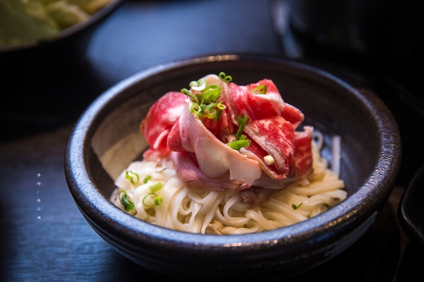 【板橋美食】粉享喫鍋～河粉x火鍋x熱炒｜越南『越式鐵帽鍋』強勢登台～親民價位人多人少吃鍋都能很滿足｜板橋新埔捷運站美食