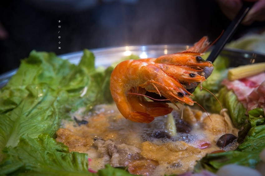 【板橋美食】粉享喫鍋～河粉x火鍋x熱炒｜越南『越式鐵帽鍋』強勢登台～親民價位人多人少吃鍋都能很滿足｜板橋新埔捷運站美食