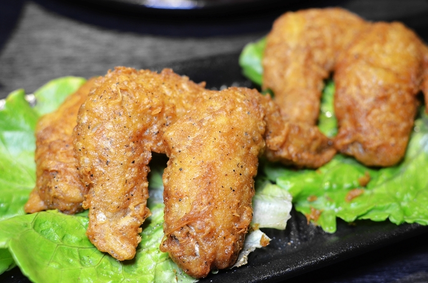 粉享喫鍋，板橋超有特色的越式鐵帽鍋，吃得到乾式熟成牛肉、還能吃熱炒的絕妙搭配