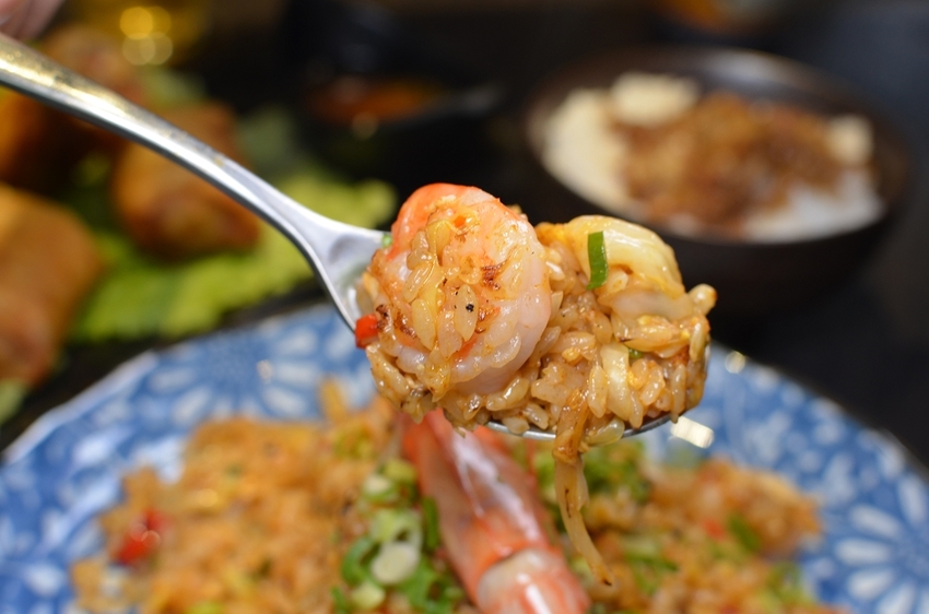 粉享喫鍋，板橋超有特色的越式鐵帽鍋，吃得到乾式熟成牛肉、還能吃熱炒的絕妙搭配