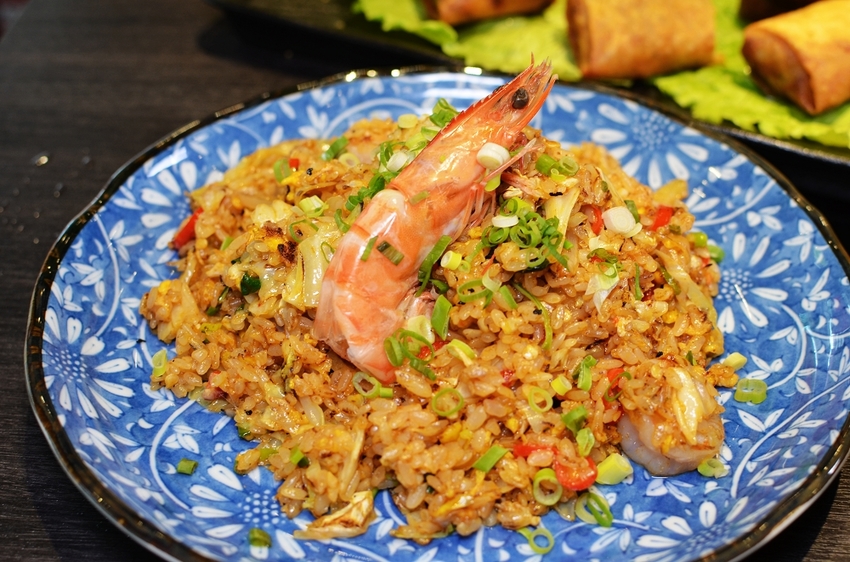 粉享喫鍋，板橋超有特色的越式鐵帽鍋，吃得到乾式熟成牛肉、還能吃熱炒的絕妙搭配