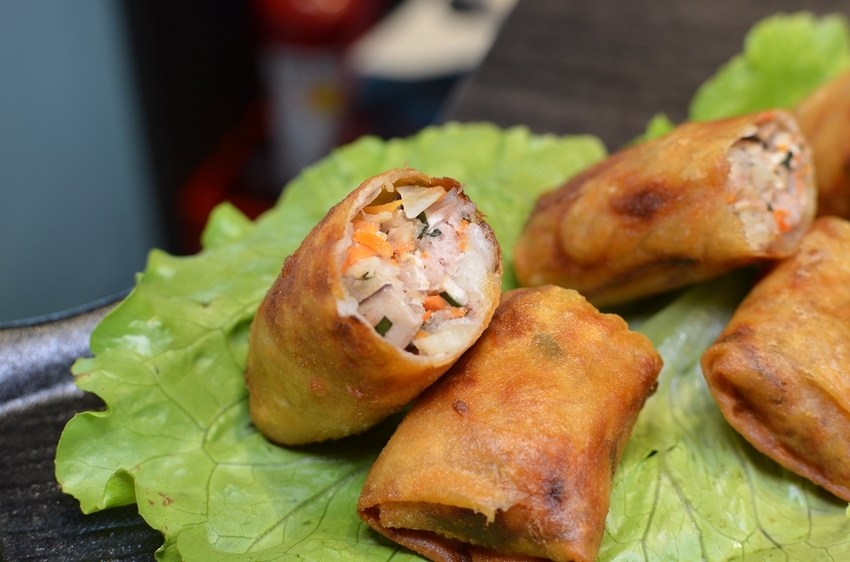 粉享喫鍋，板橋超有特色的越式鐵帽鍋，吃得到乾式熟成牛肉、還能吃熱炒的絕妙搭配