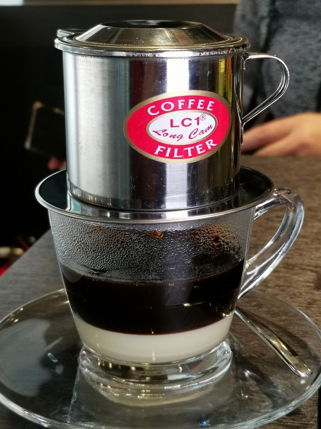 粉享喫鍋，板橋超有特色的越式鐵帽鍋，吃得到乾式熟成牛肉、還能吃熱炒的絕妙搭配