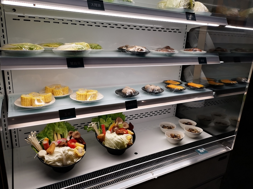 粉享喫鍋，板橋超有特色的越式鐵帽鍋，吃得到乾式熟成牛肉、還能吃熱炒的絕妙搭配