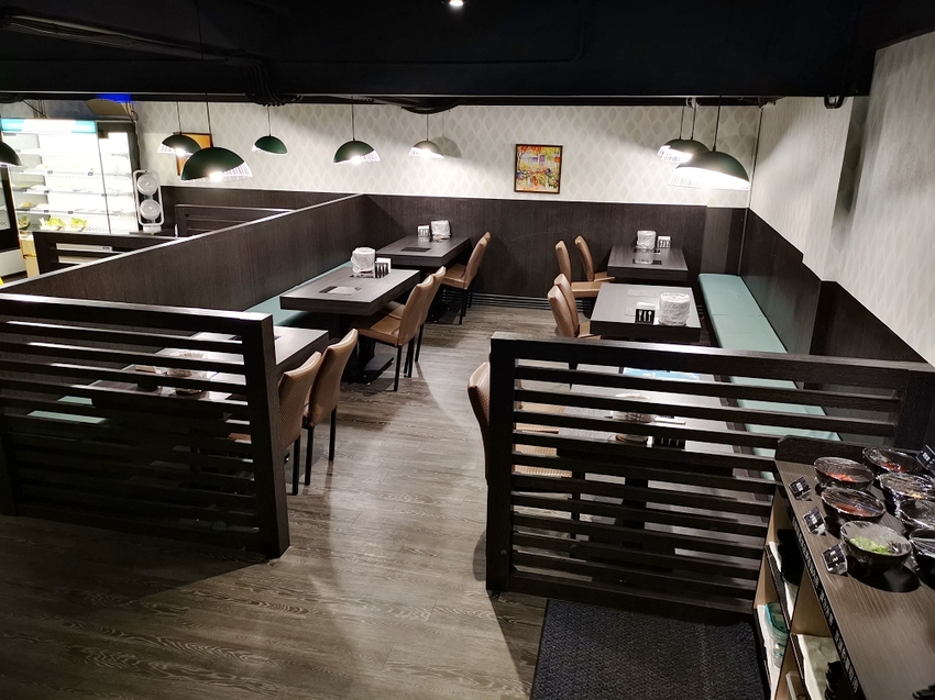 粉享喫鍋，板橋超有特色的越式鐵帽鍋，吃得到乾式熟成牛肉、還能吃熱炒的絕妙搭配