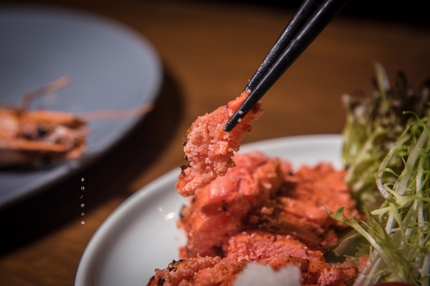 麥仔食。台北｜4AM柒日 酒食处｜炭火燒烤專門店~深夜食堂越夜越有吸引力｜松山區美食推薦