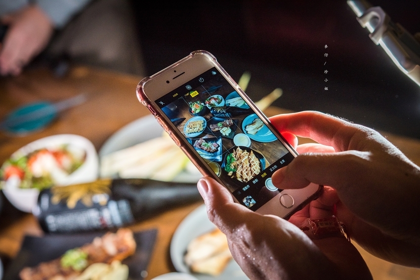 麥仔食。台北｜4AM柒日 酒食处｜炭火燒烤專門店~深夜食堂越夜越有吸引力｜松山區美食推薦