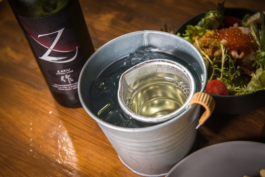 麥仔食。台北｜4AM柒日 酒食处｜炭火燒烤專門店~深夜食堂越夜越有吸引力｜松山區美食推薦