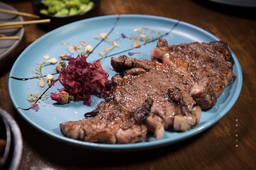 麥仔食。台北｜4AM柒日 酒食处｜炭火燒烤專門店~深夜食堂越夜越有吸引力｜松山區美食推薦