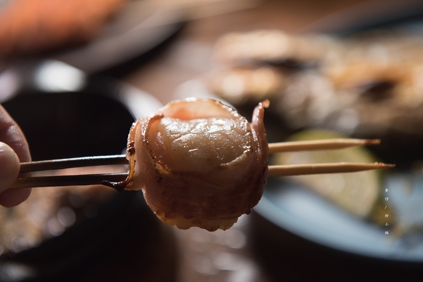 麥仔食。台北｜4AM柒日 酒食处｜炭火燒烤專門店~深夜食堂越夜越有吸引力｜松山區美食推薦