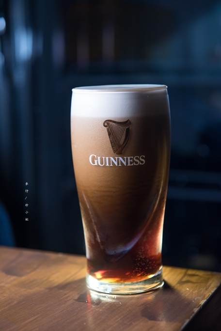 麥仔食。台北｜4AM柒日 酒食处｜炭火燒烤專門店~深夜食堂越夜越有吸引力｜松山區美食推薦