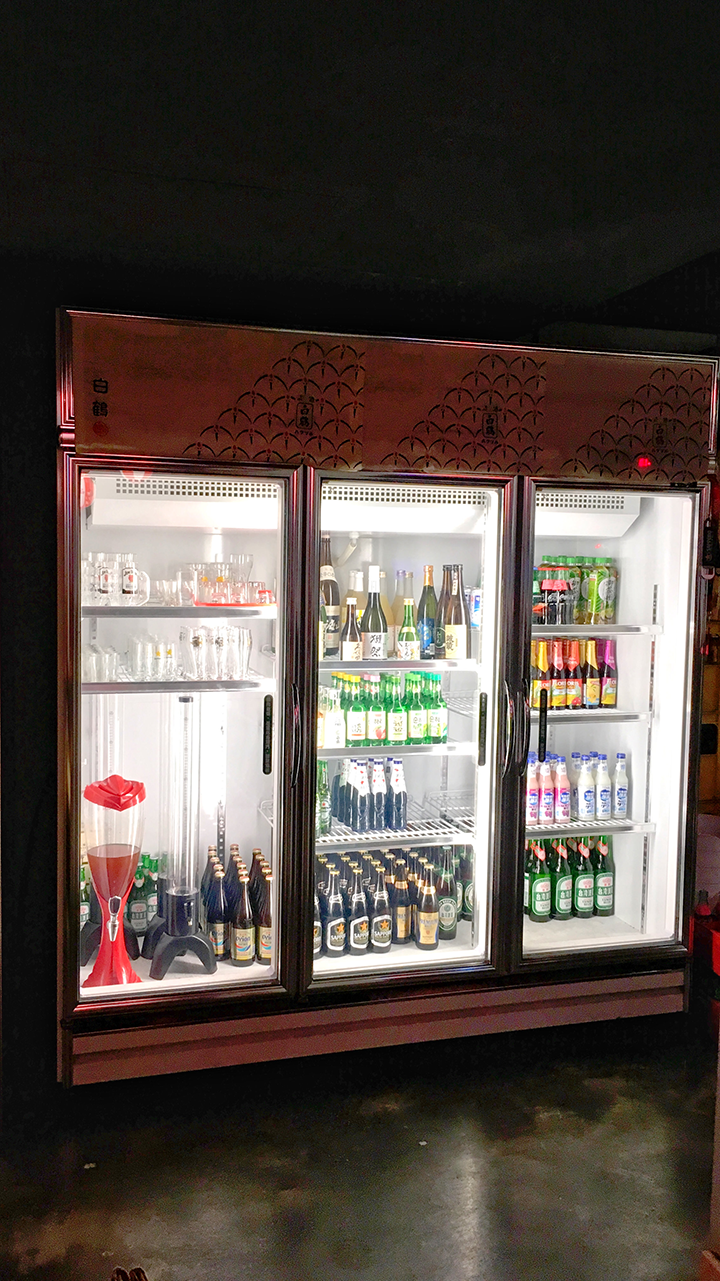 夜問,我不是他媽媽,居酒屋,雪花牛,沙朗牛,松板,奶油扇貝,一夜干,牽絲牛肉丸,唐揚雞,清酒蛤蠣,吧台,KTV,氣氛餐廳,生蠔,約會,情人節