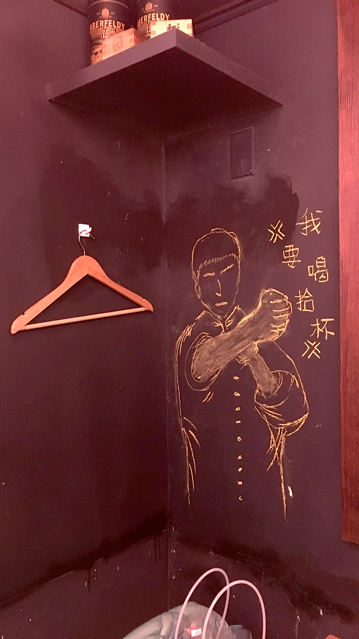 夜問,我不是他媽媽,居酒屋,雪花牛,沙朗牛,松板,奶油扇貝,一夜干,牽絲牛肉丸,唐揚雞,清酒蛤蠣,吧台,KTV,氣氛餐廳,生蠔,約會,情人節