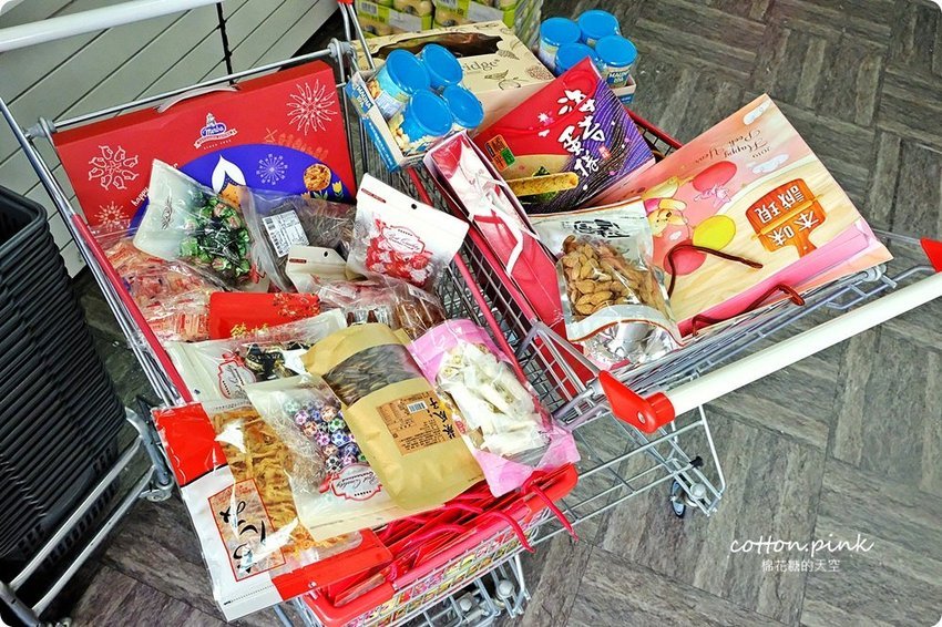 別去年貨大街人擠人!台中年貨這裡辦-台灣e食館開心果、進口巧克力也可送禮,年節禮盒甜甜價還買十送一喔!