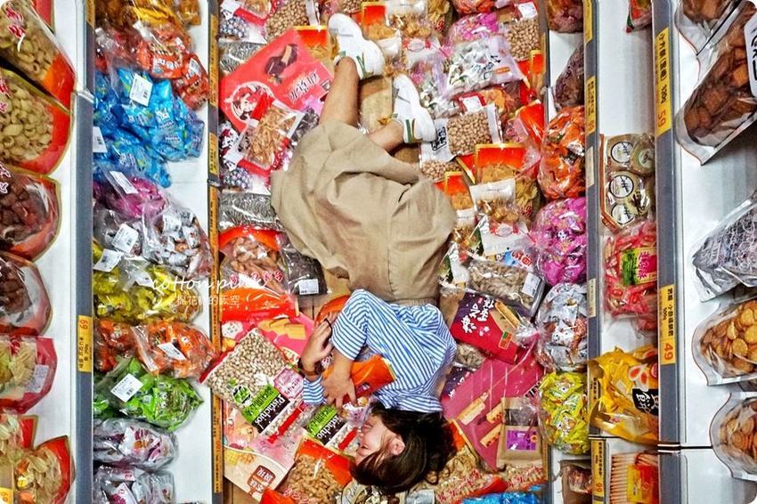 別去年貨大街人擠人!台中年貨這裡辦-台灣e食館開心果、進口巧克力也可送禮,年節禮盒甜甜價還買十送一喔!