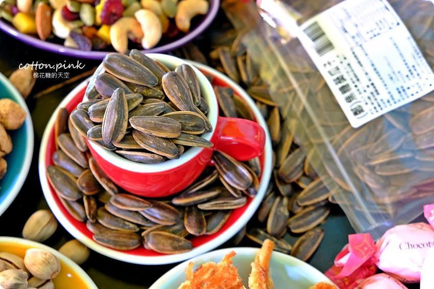 別去年貨大街人擠人!台中年貨這裡辦-台灣e食館開心果、進口巧克力也可送禮,年節禮盒甜甜價還買十送一喔!