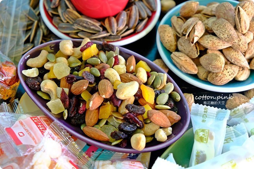 別去年貨大街人擠人!台中年貨這裡辦-台灣e食館開心果、進口巧克力也可送禮,年節禮盒甜甜價還買十送一喔!