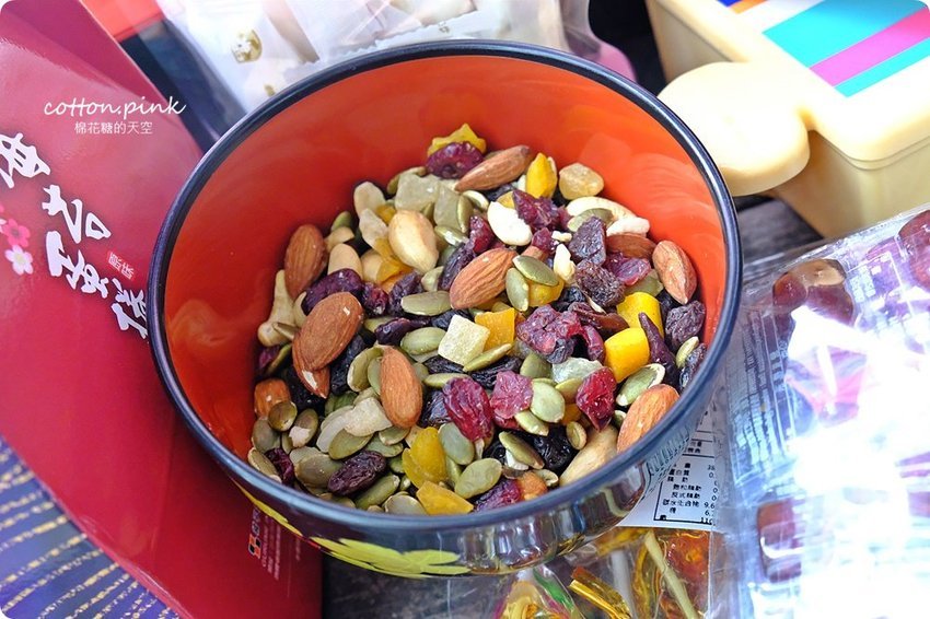 別去年貨大街人擠人!台中年貨這裡辦-台灣e食館開心果、進口巧克力也可送禮,年節禮盒甜甜價還買十送一喔!