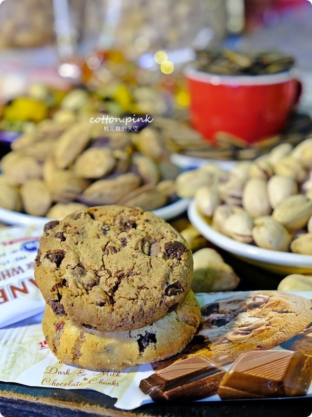 別去年貨大街人擠人!台中年貨這裡辦-台灣e食館開心果、進口巧克力也可送禮,年節禮盒甜甜價還買十送一喔!