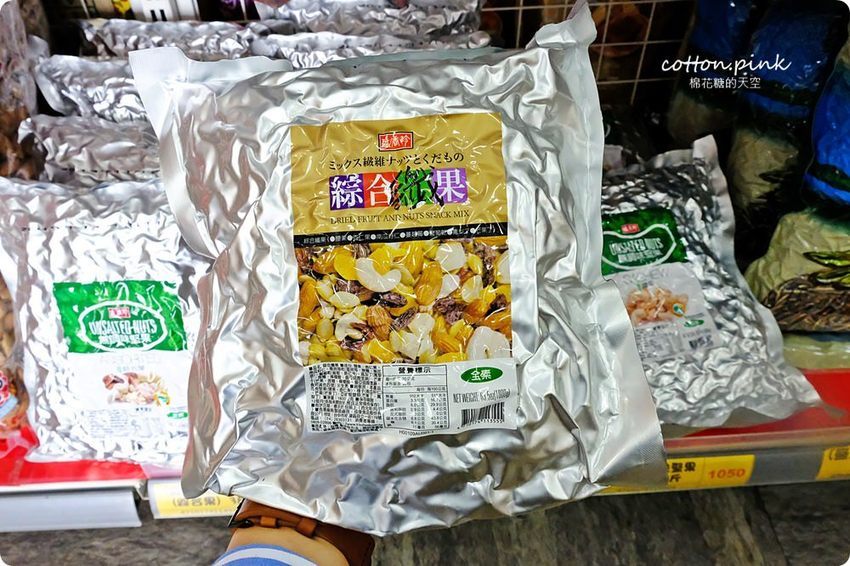 別去年貨大街人擠人!台中年貨這裡辦-台灣e食館開心果、進口巧克力也可送禮,年節禮盒甜甜價還買十送一喔!