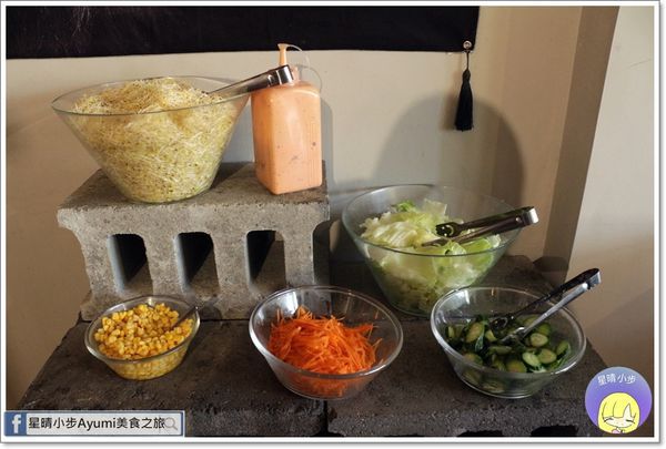 午食5分鐵板牛排麻豆店：[台南麻豆牛排推薦]午食5分鐵板牛排/好多魚/搭波菲力/珍珠奶茶喝到飽/網美拍照IG熱門打卡點/加麵加飯免費