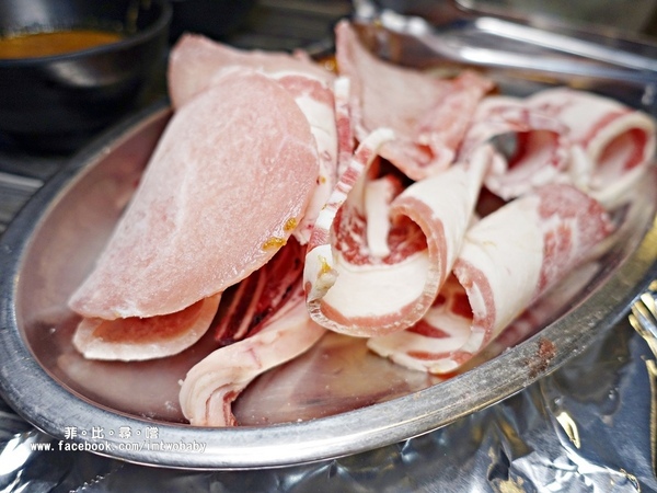 海寶城複合式碳烤(新北五股店)：海寶城複合式碳烤 新北五股店 碳烤/活海鮮/火鍋吃到飽 泰國蝦、泥鰍、活魚、活蟹各式高檔海鮮吃爽爽！