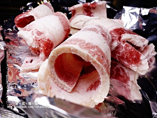 海寶城複合式碳烤(新北五股店)：海寶城複合式碳烤 新北五股店 碳烤/活海鮮/火鍋吃到飽 泰國蝦、泥鰍、活魚、活蟹各式高檔海鮮吃爽爽！