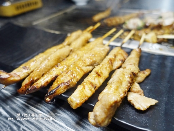 海寶城複合式碳烤(新北五股店)：海寶城複合式碳烤 新北五股店 碳烤/活海鮮/火鍋吃到飽 泰國蝦、泥鰍、活魚、活蟹各式高檔海鮮吃爽爽！