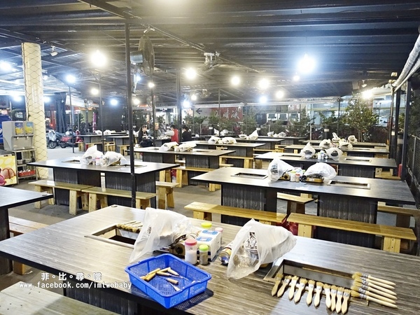 海寶城複合式碳烤(新北五股店)：海寶城複合式碳烤 新北五股店 碳烤/活海鮮/火鍋吃到飽 泰國蝦、泥鰍、活魚、活蟹各式高檔海鮮吃爽爽！