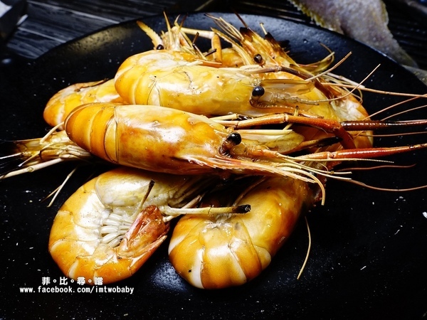 海寶城複合式碳烤(新北五股店)：海寶城複合式碳烤 新北五股店 碳烤/活海鮮/火鍋吃到飽 泰國蝦、泥鰍、活魚、活蟹各式高檔海鮮吃爽爽！