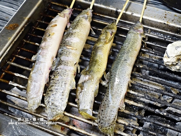 海寶城複合式碳烤(新北五股店)：海寶城複合式碳烤 新北五股店 碳烤/活海鮮/火鍋吃到飽 泰國蝦、泥鰍、活魚、活蟹各式高檔海鮮吃爽爽！