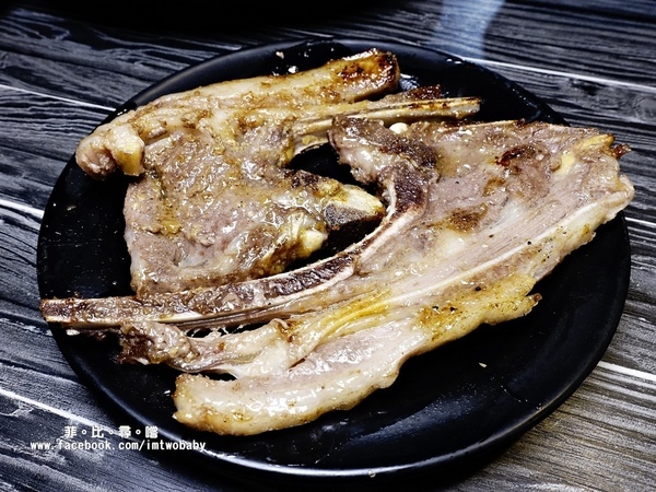 海寶城複合式碳烤(新北五股店)：海寶城複合式碳烤 新北五股店 碳烤/活海鮮/火鍋吃到飽 泰國蝦、泥鰍、活魚、活蟹各式高檔海鮮吃爽爽！