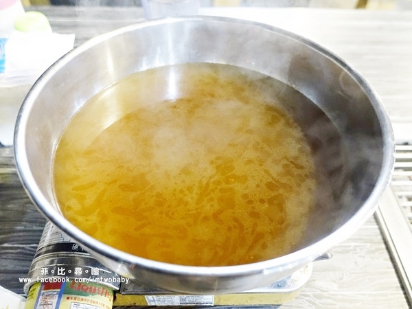 海寶城複合式碳烤(新北五股店)：海寶城複合式碳烤 新北五股店 碳烤/活海鮮/火鍋吃到飽 泰國蝦、泥鰍、活魚、活蟹各式高檔海鮮吃爽爽！