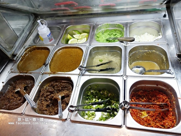 海寶城複合式碳烤(新北五股店)：海寶城複合式碳烤 新北五股店 碳烤/活海鮮/火鍋吃到飽 泰國蝦、泥鰍、活魚、活蟹各式高檔海鮮吃爽爽！