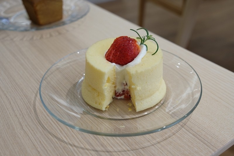 【板橋｜板橋站】A Patisserie 安 甜點＿外酥內軟的開心果磅蛋糕讓人洋溢幸福的微笑＿巷弄內的潔白文青咖啡廳