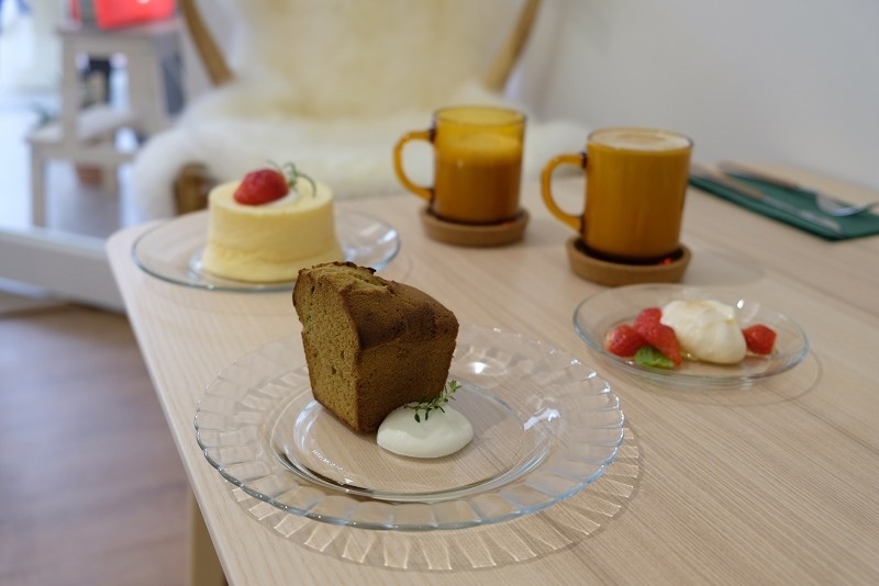 【板橋｜板橋站】A Patisserie 安 甜點＿外酥內軟的開心果磅蛋糕讓人洋溢幸福的微笑＿巷弄內的潔白文青咖啡廳