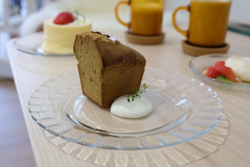 【板橋｜板橋站】A Patisserie 安 甜點＿外酥內軟的開心果磅蛋糕讓人洋溢幸福的微笑＿巷弄內的潔白文青咖啡廳