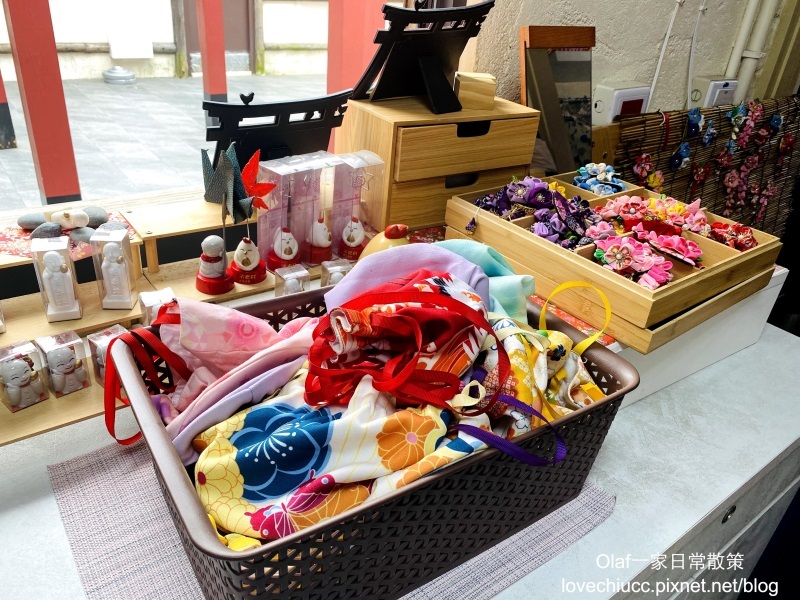 【桃園景點】全台唯一粉紅色大鳥居 蛋寶生技不老村 不用出國就能摸到長壽尊 日式浴衣體驗 免費停車場門票可以抵消費 親子寵物友善觀光工廠 (帶著寶寶去旅行1y3m)