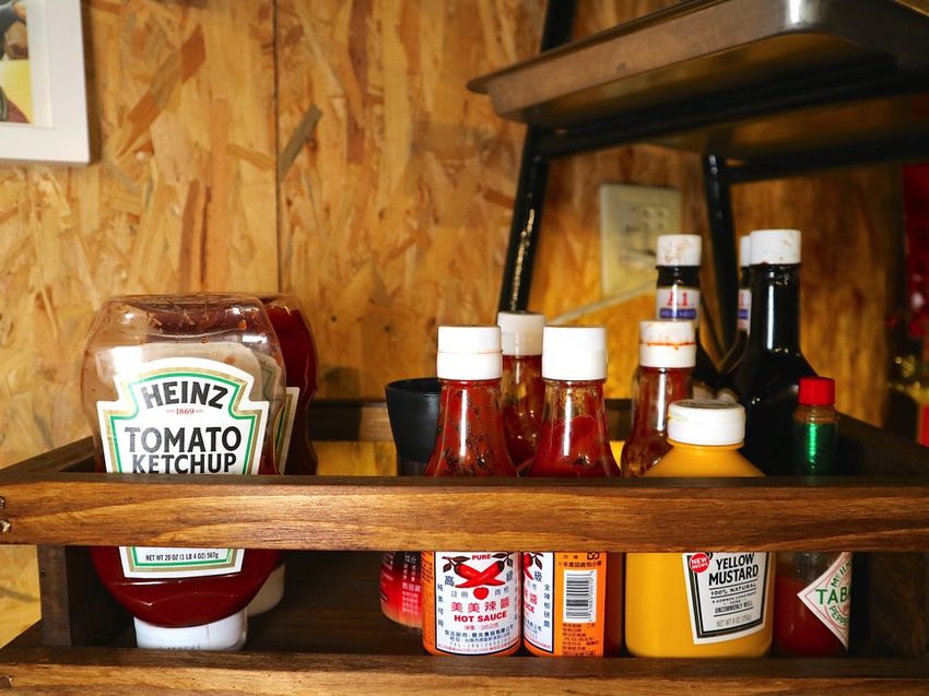 19號倉庫鐵板牛排 新新營店：台南新營店更新2.0版，迷你自助吧-濃湯.珍珠奶茶.生菜沙拉.吐司.可口可樂機吃到飽喝到飽，全新裝潢夢幻工業風好看又好拍｜台南新營聚餐餐廳.新營牛排館推薦 - 進食的巨鼠